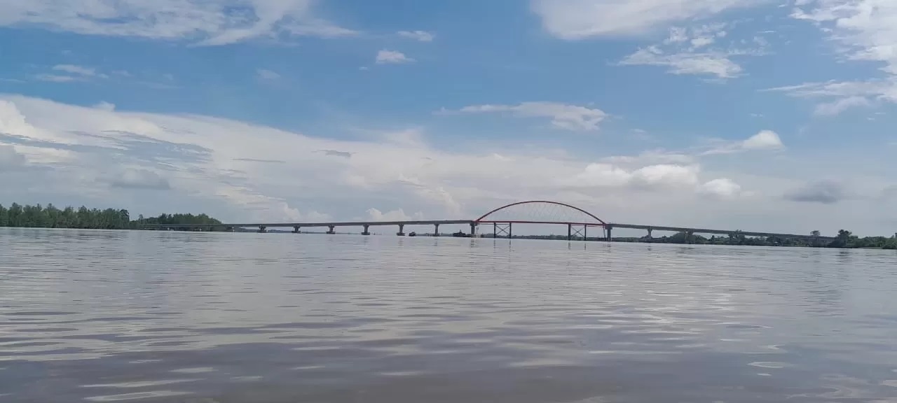 HAMPIR RAMPUNG: Kondisi terkini proyek pembangunan Jembatan Sungai Sambas Besar (JSSB). (ISTIMEWA)
