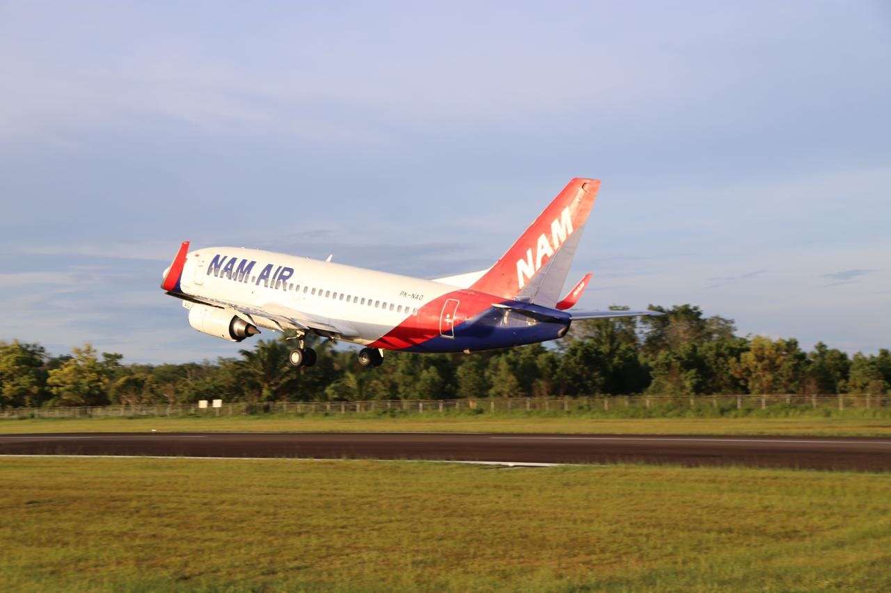 NAM Air terbang dari Sampit ke Semarang.