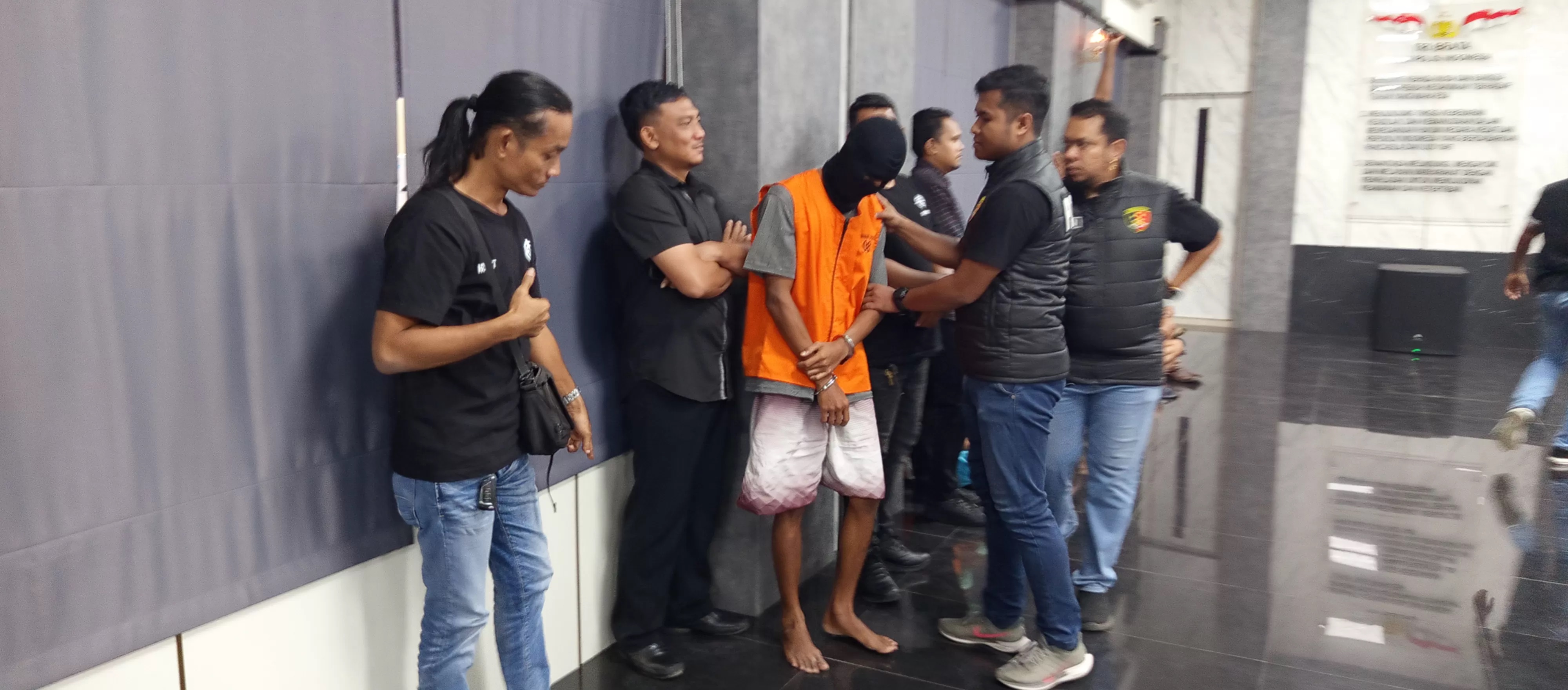 KARENA MIRAS. Obsesi