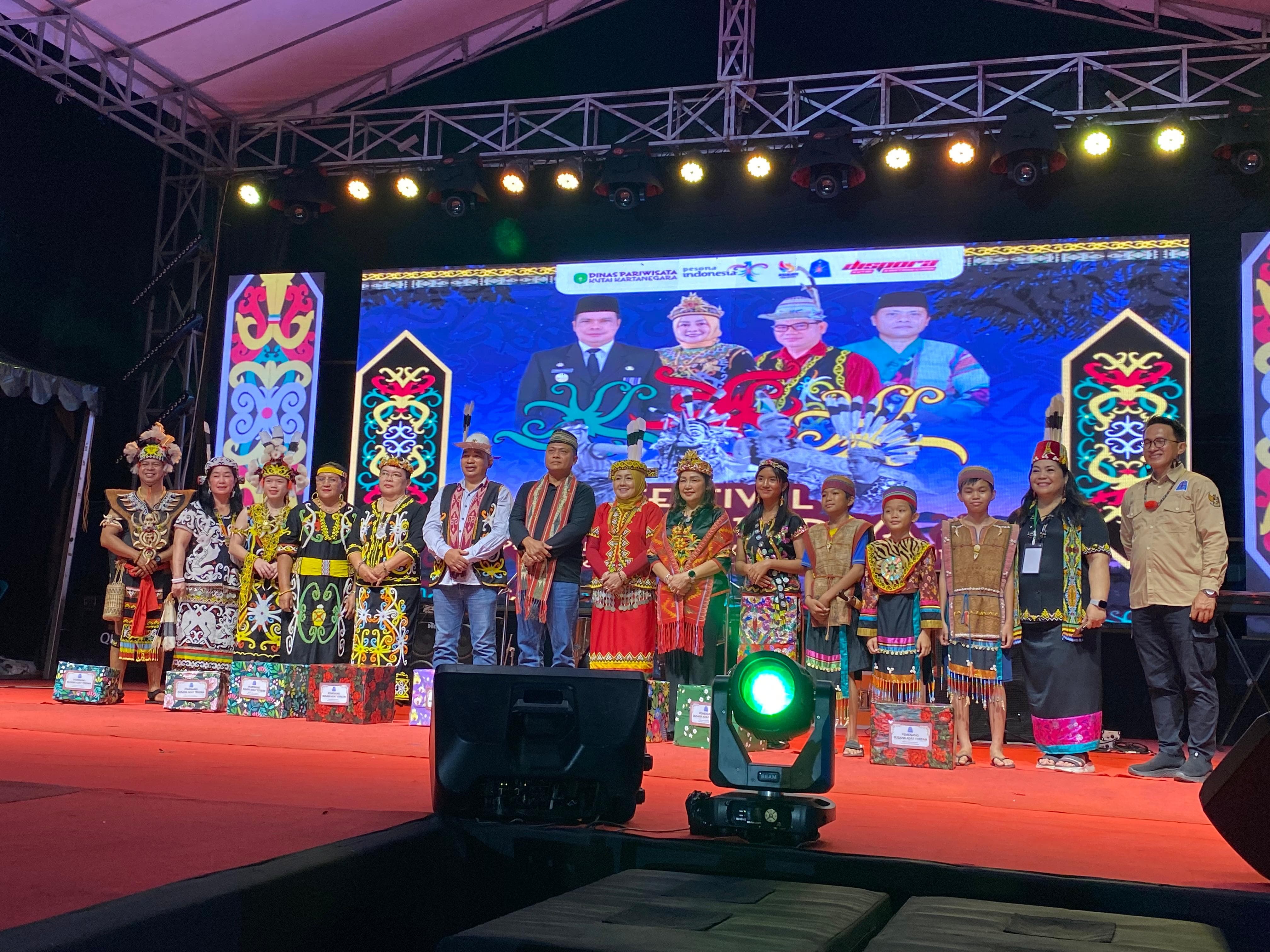 Penutupan festival seni dan budaya Persekutuan Dayak Kalimantan Timur di Halaman Stadion Rondong Demang Tenggarong (Elmo/Prokal.co)