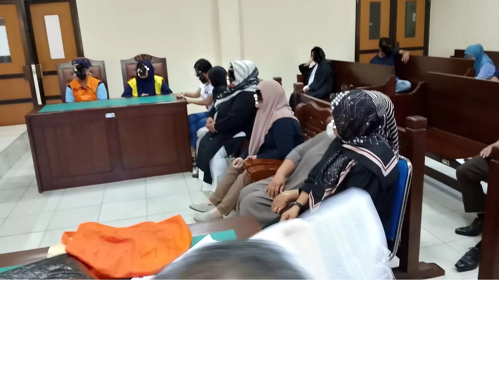 PENIPUAN: Sebagian korban arisan online bodong, memberikan kesaksian di Pengadilan Negeri Balikpapan. (moeso/balpos)