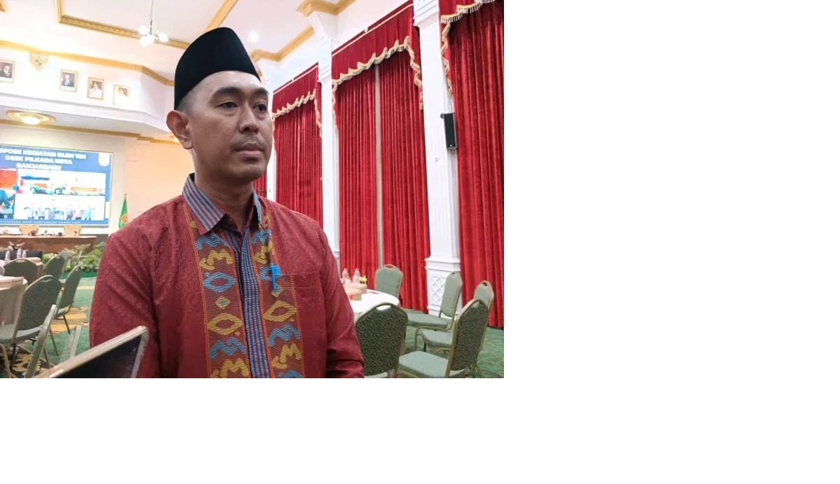 MENYAMPAIKAN: Ketua KPU Banjarbaru Dahtiar klaim persiapan Pilkada di Banjarbaru sudah 90 persen. (Foto: Sheilla Farazela Radar Banjarmasin)