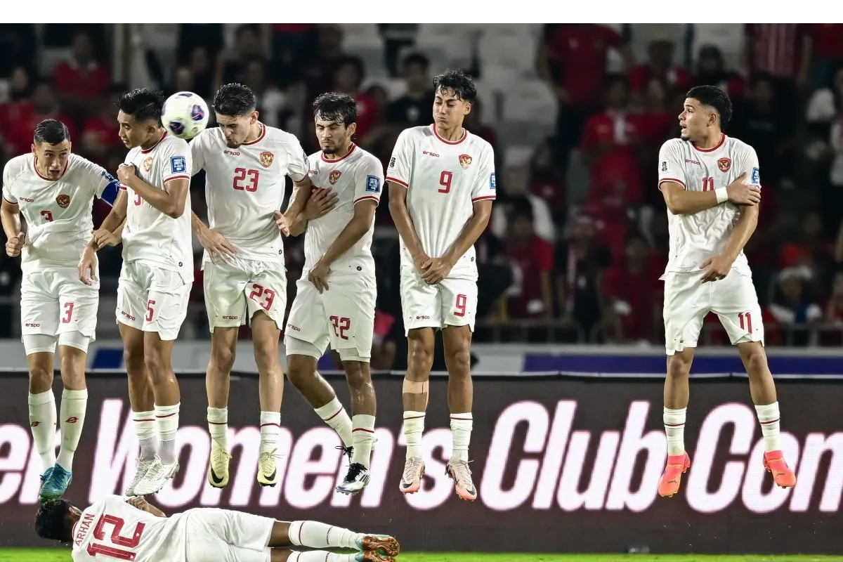 Pemain Timnas dalam laga melawan Arab Saudi.