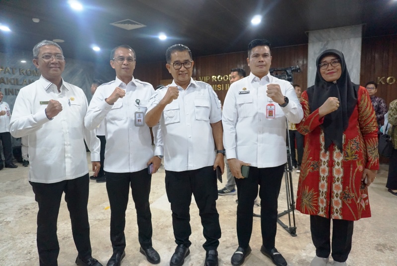 Pjs Bupati Kukar Bambang Arwanto bersama Pj Gubernur Kaltim Akmal Malik usai menghadiri RDP Kemendagri bersama Komisi II DPR RI (Istimewa)
