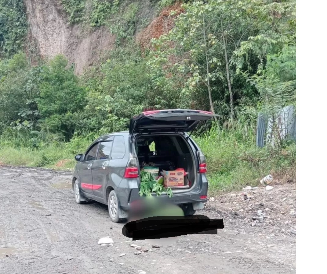 Diduga sakit, korban meninggal di dekat kendaraannya.