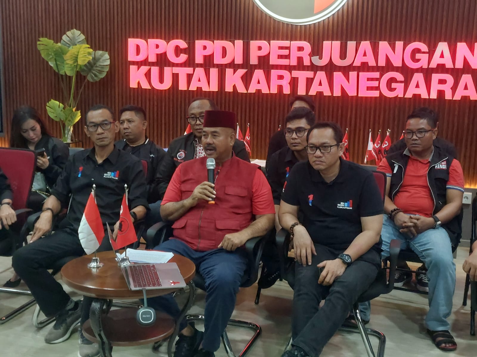 Konferensi pers Paslon Bupati dan Wakil Bupati Kukar nomor urut 01, Edi Damansyah dan Rendi Solihin (Elmo/Prokal.co)
