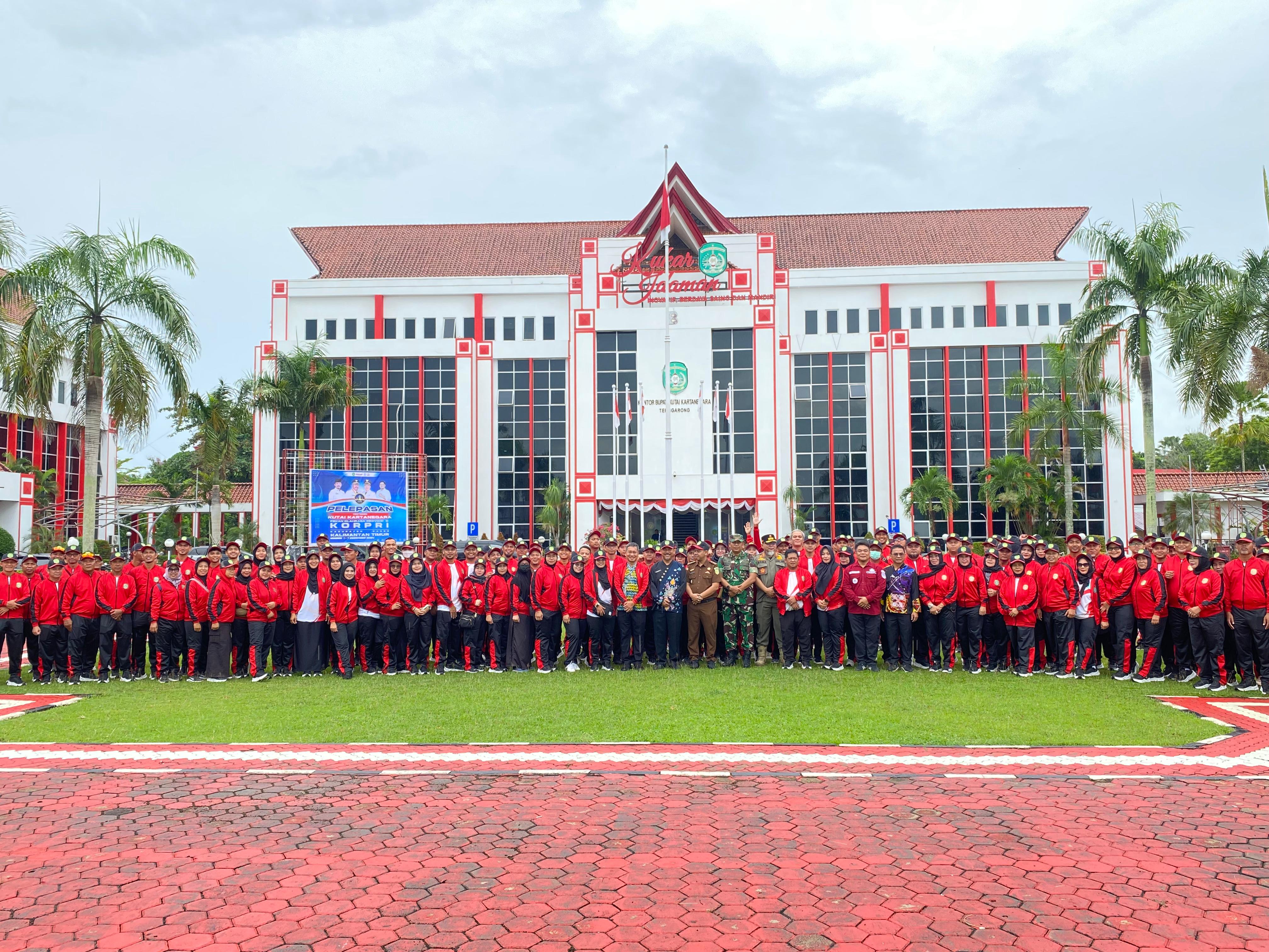190 ASN Kukar Dilepas Menuju Porprov Korpri Ke-III Kaltim