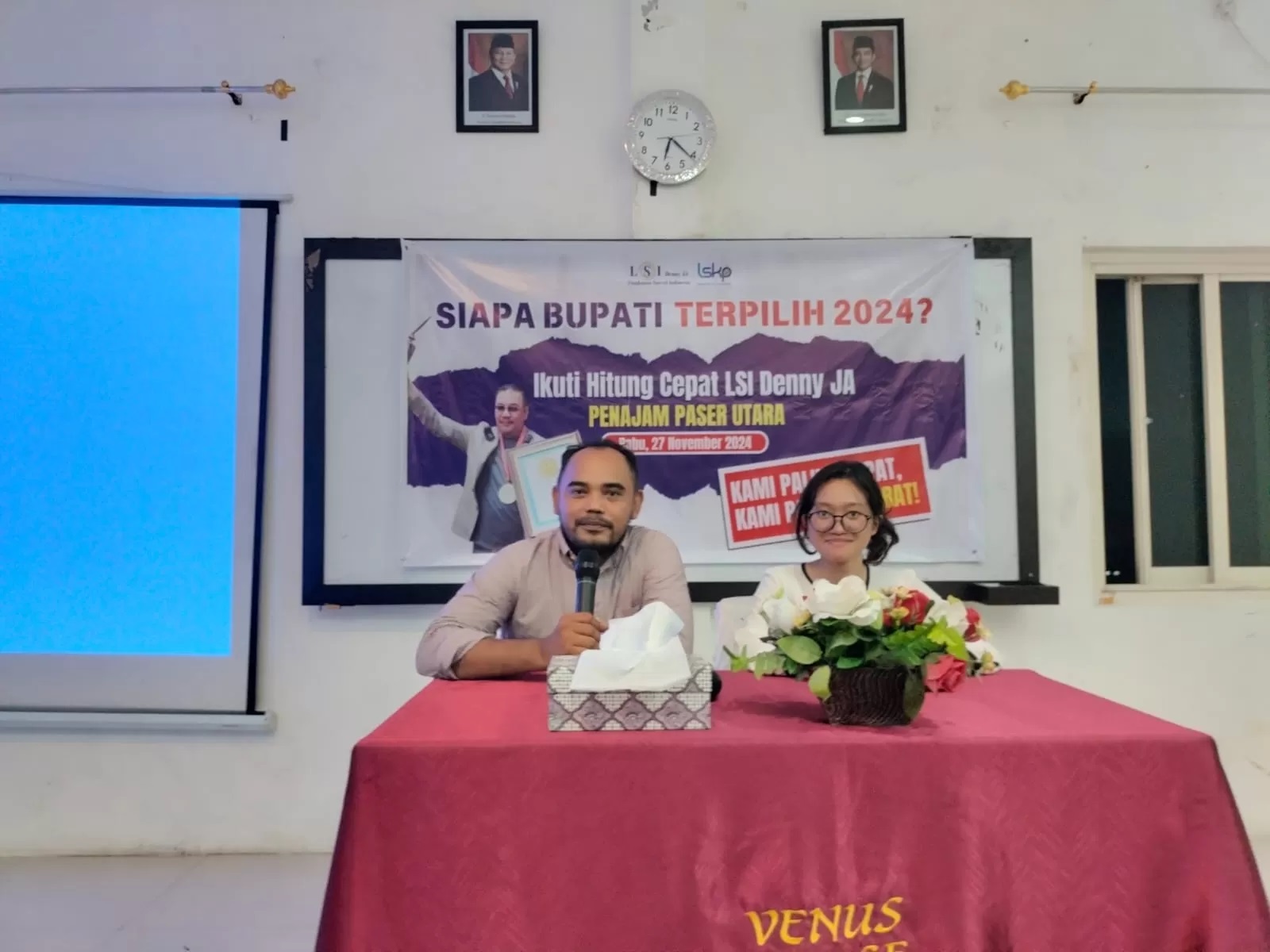 QUICK COUNT: Peneliti di LSKP-LSI Denny JA, Ariep Soleh, saat menyampaikan hasil perhitungan cepat atau quick count di Hotel Venus Penajam, PPU. (FOTO: IST)