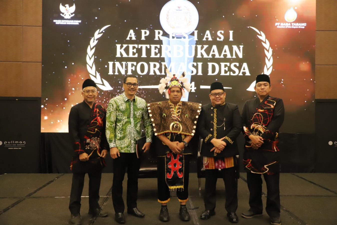 Rasyid foto bersama dengan Kadiskominfo Kaltim dan Kominfo Kukar.