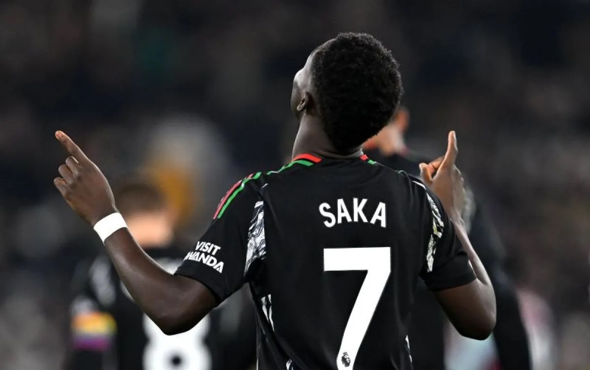 Pemain sayap Arsenal Bukayo Saka merayakan keberhasilannya mencetak gol pada pertandingan Liga Inggris menghadapi West Ham di Stadion London, London, Sabtu (30/11/2024). (ANTARA/@arsenal)
