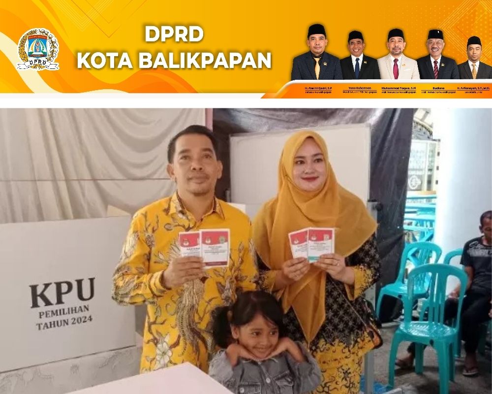 Ketua DPRD Balikpapan, Alwi Al Qadri, bersama istri, datang mencoblos di TPS 031 Baru Tengah, Balikpapan Barat.