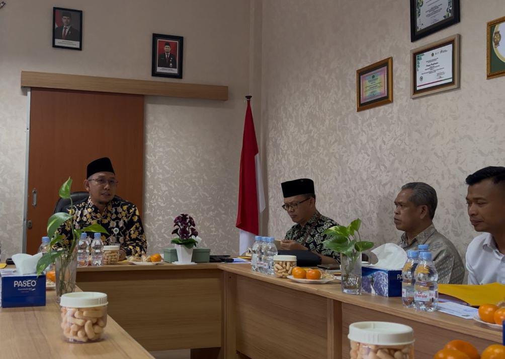 KOORDINASI: Kemenang Balikpapan melakukan rapat koordinasi dengan sejumlah pihak atas dugaan penyelewengan dana donasi untuk Palestina oleh salah satu yayasan di Balikpapan, Kamis, 5 Desember 2024.