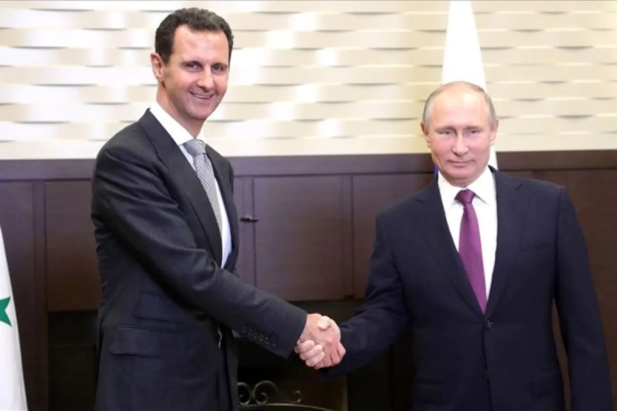 Presiden Suriah yang digulingkan, Bashar al-Assad (kiri), dan Presiden Rusia Vladimir Putin (kanan). ANTARA/Anadolu/py