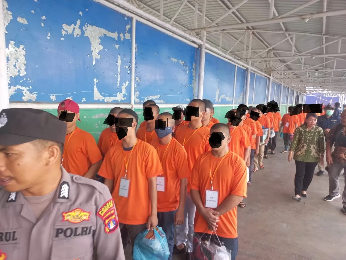 DIDEPORTASI: Ratusan PMI dari Malaysia dideportasi ke Indonesia melalui Pelabuhan Tunon Taka Nunukan.
