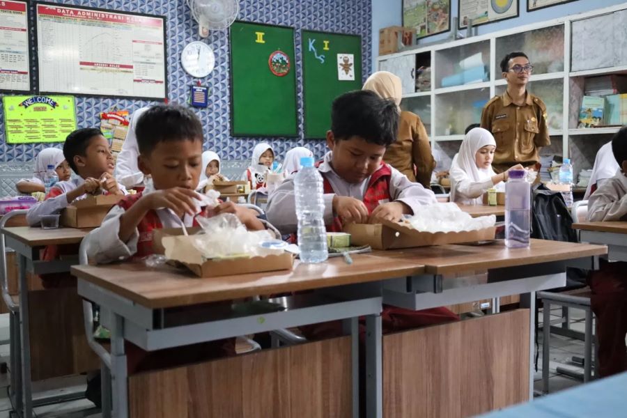 Ilustrasi makan siang gratis