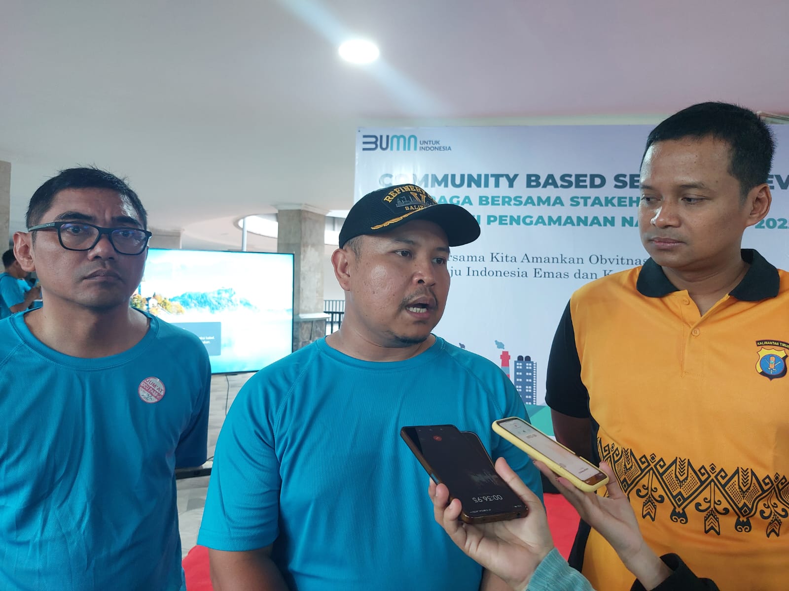 SKEMA: Manager HSSE KPI RU V Binsar Butar Butar (tengah).