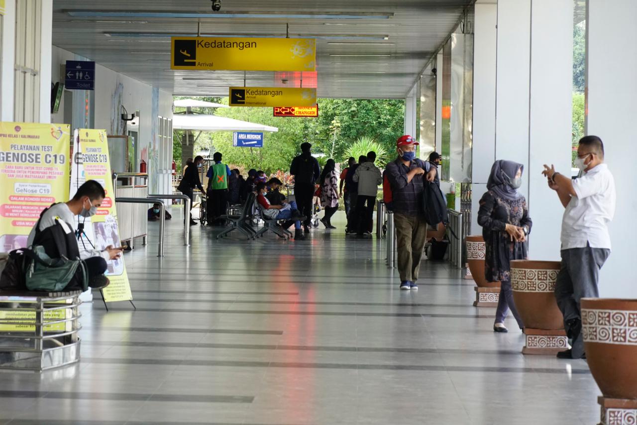 MENINGKAT: Jelang libur Nataru jumlah penumpang di Bandara Kalimarau, Berau, mengalami peningkatan.