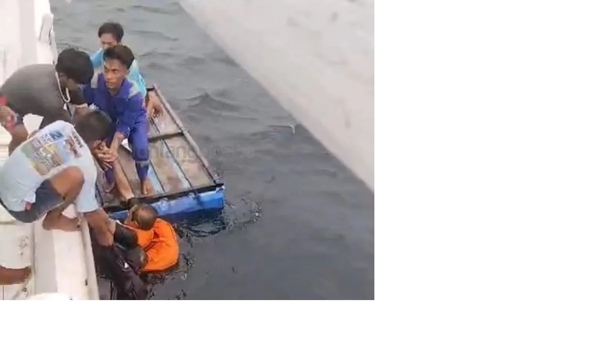 EVAKUASI. Setelah terombang-ambing selama sembilan jam, Kukuh dan jenazah Nardi akhirnya ditemukan oleh kapal penangkap ikan KM Helmiati pada pukul 08.00 Wita.