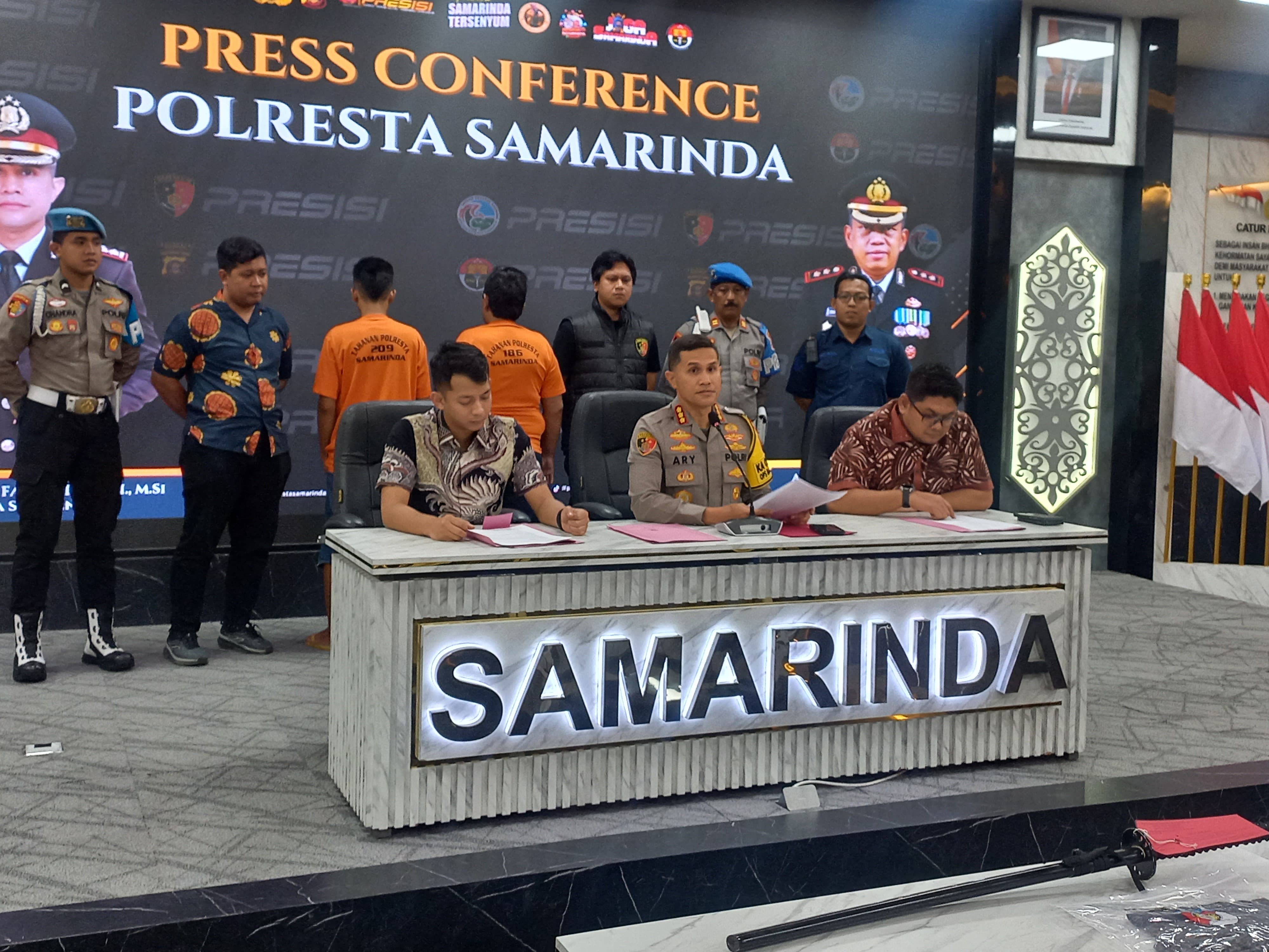 TERUNGKAP: Polresta Samarinda menetapkan dua tersangka dalam pertikaian yang menghilangkan nyawa Syahrianor alias Aluh, Jumat, 12 Desember 2024.    Bapak-Anak Serang Tetangga di Samarinda, Satu Tew