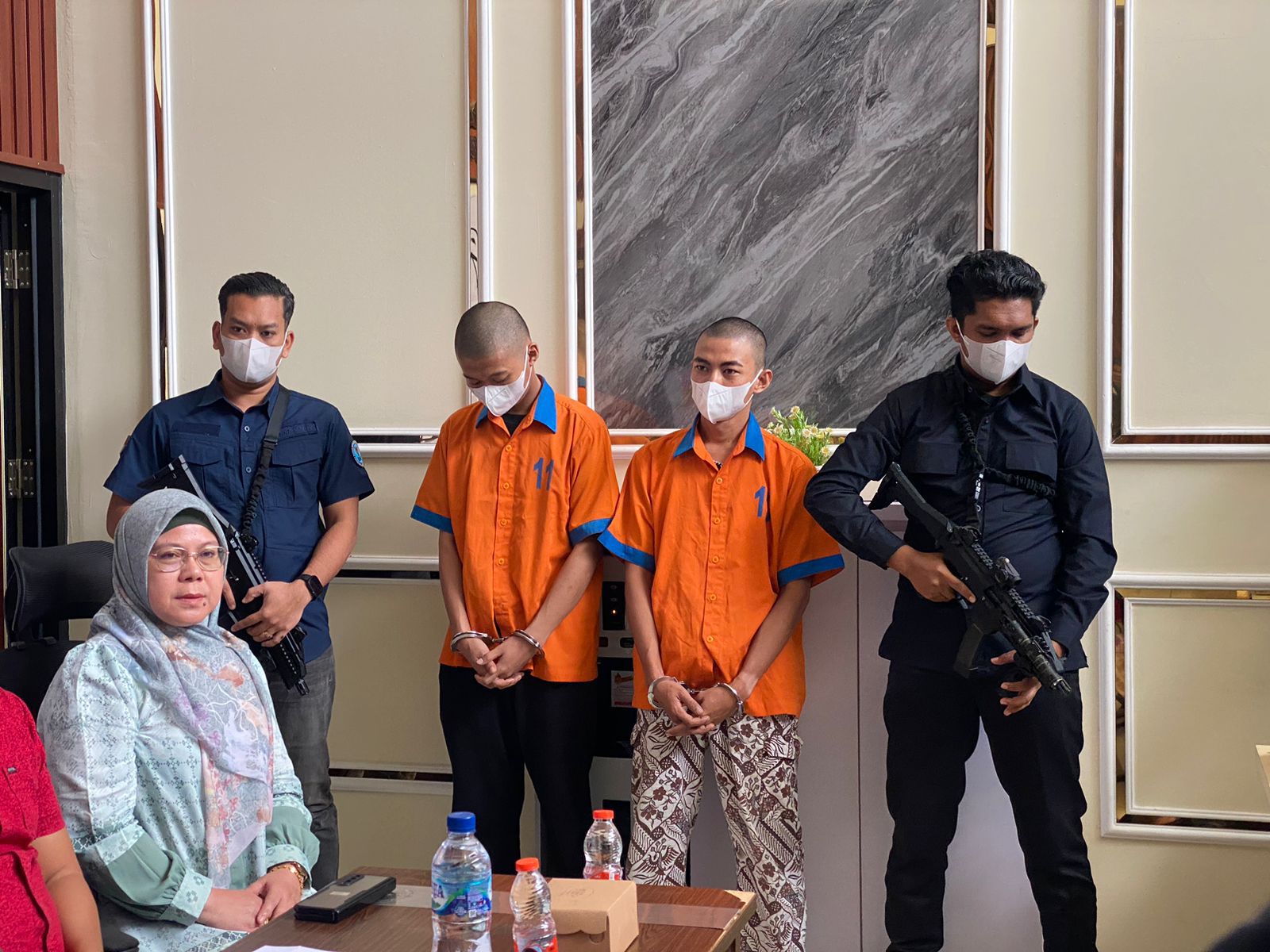 Tersangka diamankan.