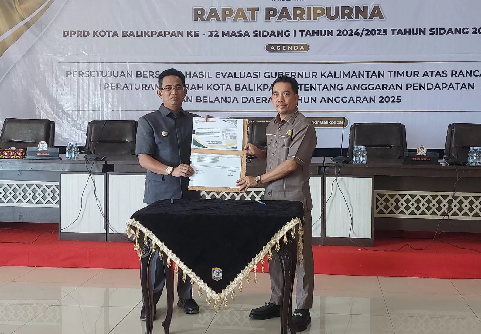 Penandatanganan kesepakatan APBD tahun 2025 antara Wali Kota Balikpapan Rahmad Mas