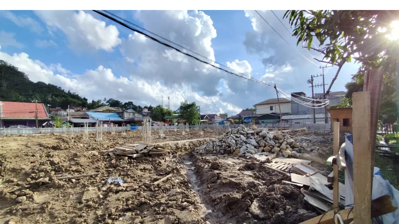 MENANTI: Area rencana pembangunan pasar buah di seberang Pasar Merdeka, Kecamatan Sungai Pinang, Senin (30/12/2024).