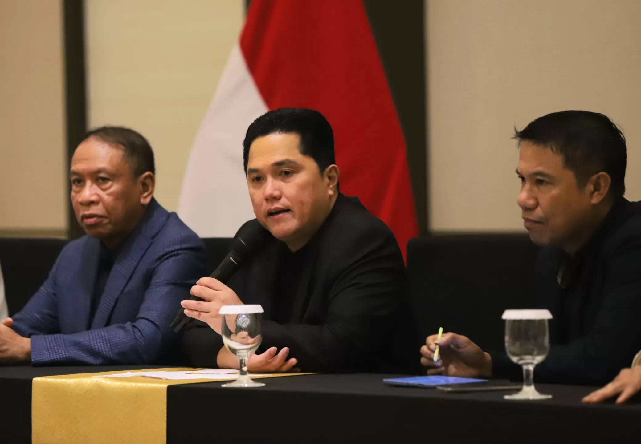Ketua Umum PSSI, Erick Thohir blak-blakan mengenai alasan di balik keputusan federasi memecat Shin Tae-yong sebagai pelatih Timnas Indonesia. (Dery Ridwansah/ JawaPos.com)