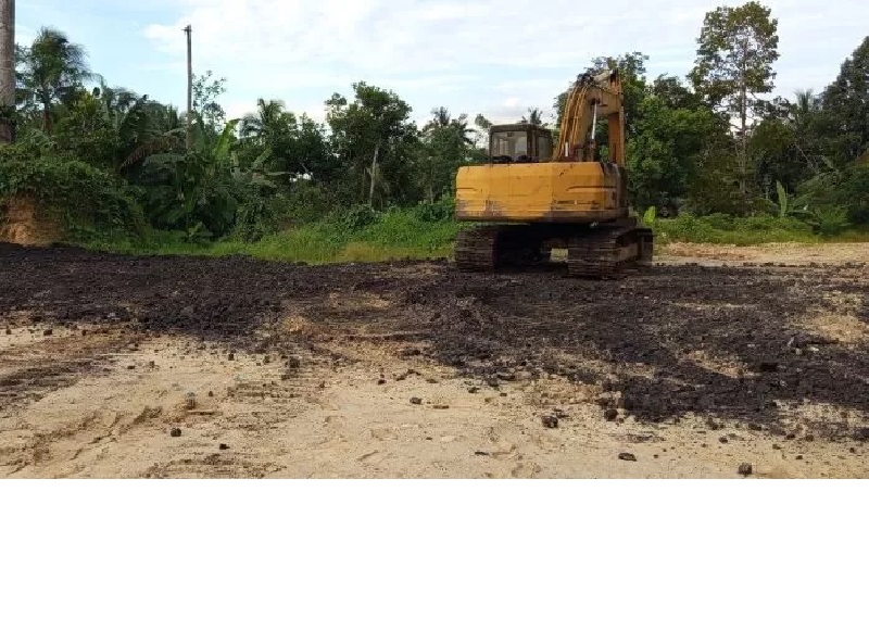 MERUSAK LINGKUNGAN. Meski terang-terangan, kegiatan penambangan ilegal di dalam konsesi PT IBP tak sampai dilaporkan ke inspektur tambang. (DOK/SAPOS)