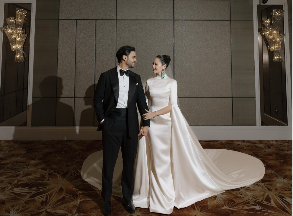 Foto ilustrasi. Pevita Pearce dan suami pada acara resepsi pernikahan.