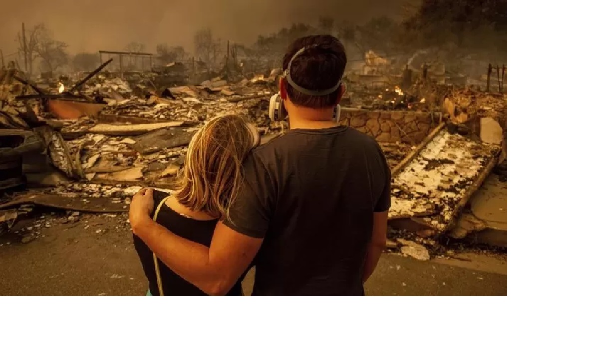 LUDES: Permukiman di sepanjang Pacific Coast Highway, Malibu, terbakar dalam kebakaran Palisades pada Kamis (9/1/2025). ( LA Times)