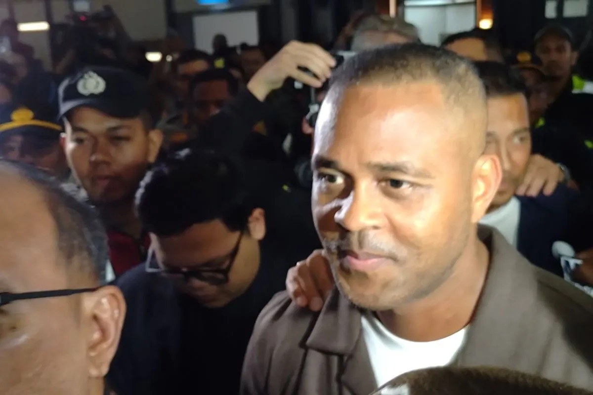 Pelatih anyar timnas Indonesia Patrick Kluivert  tiba di tanah air melalui Terminal 3 Bandara Internasional Soekarno Hatta (Soetta) Tangerang, Banten.