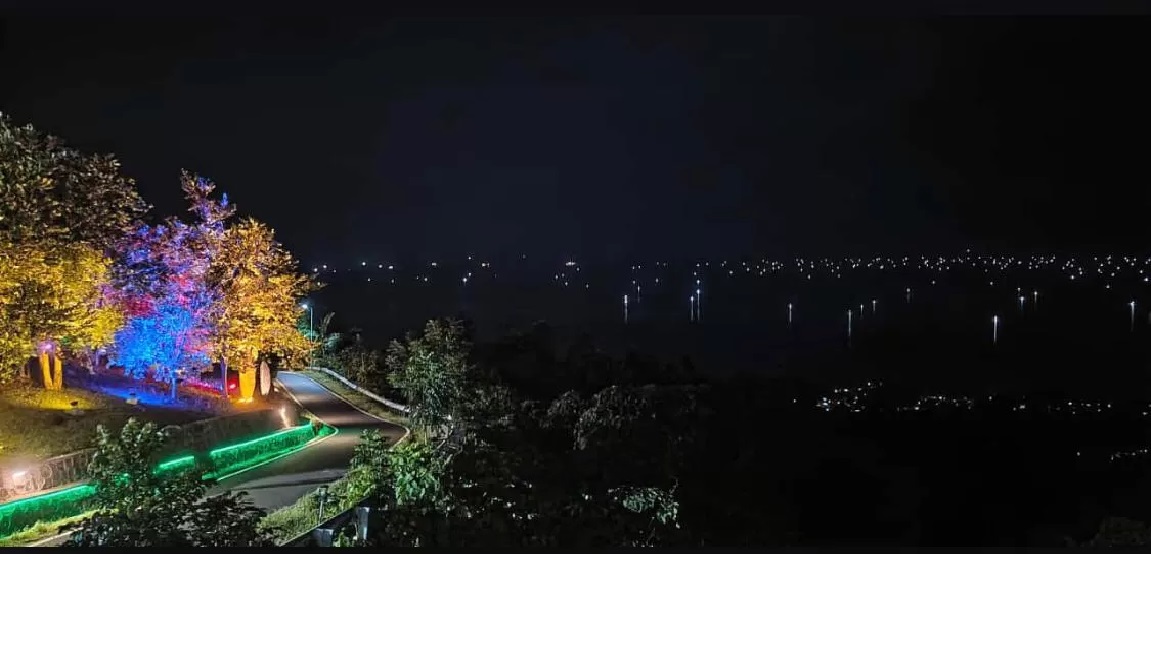 INDAH: Pemandangan malam hari di Bukit Mamake, Kotabaru. Foto: Jumain/ Radar Banjarmasin.