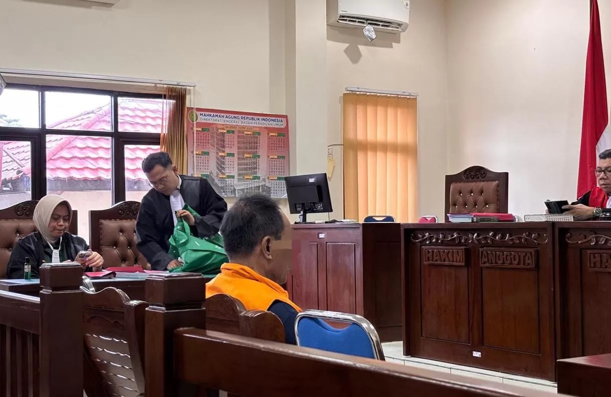 Sidang kasus dugaan pencabulan yang menyeret pelatih senior bela diri, perkara kembali digelar di PN Balikpapan. (Syahrul/KP)