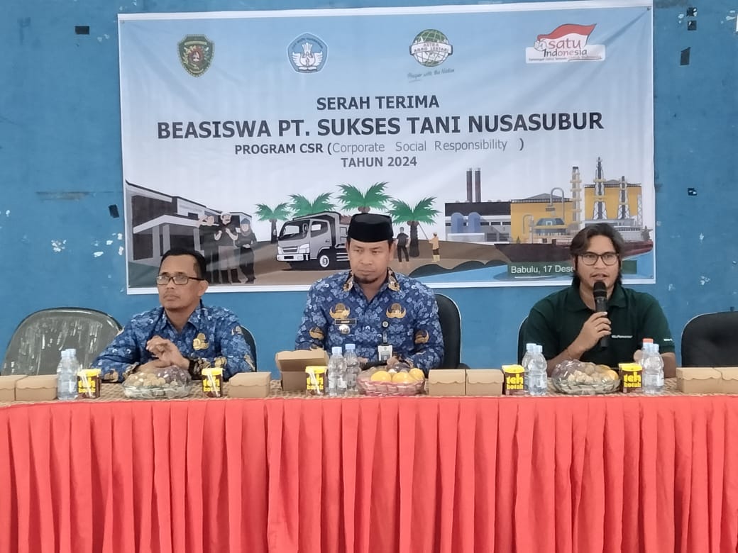 PEDULI: Penyerahan beasiswa oleh PT STN, anak perusahaan PT Astra Agro Lestari (AALI) di Kabupaten PPU.