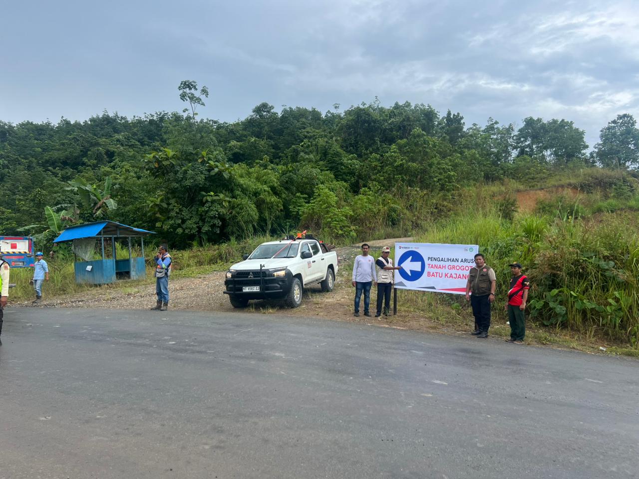 Kideco menghimbau kepada seluruh pengguna jalan alternatif yang melintas di jalan hauling Kideco, untuk dapat mengikuti prosedur yang telah ditetapkan dengan mengutamakan prinsip keselamatan.