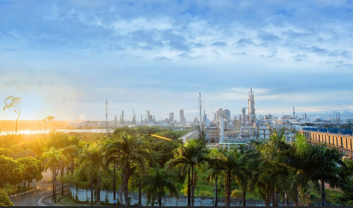 Pabrik PKT di Bontang.