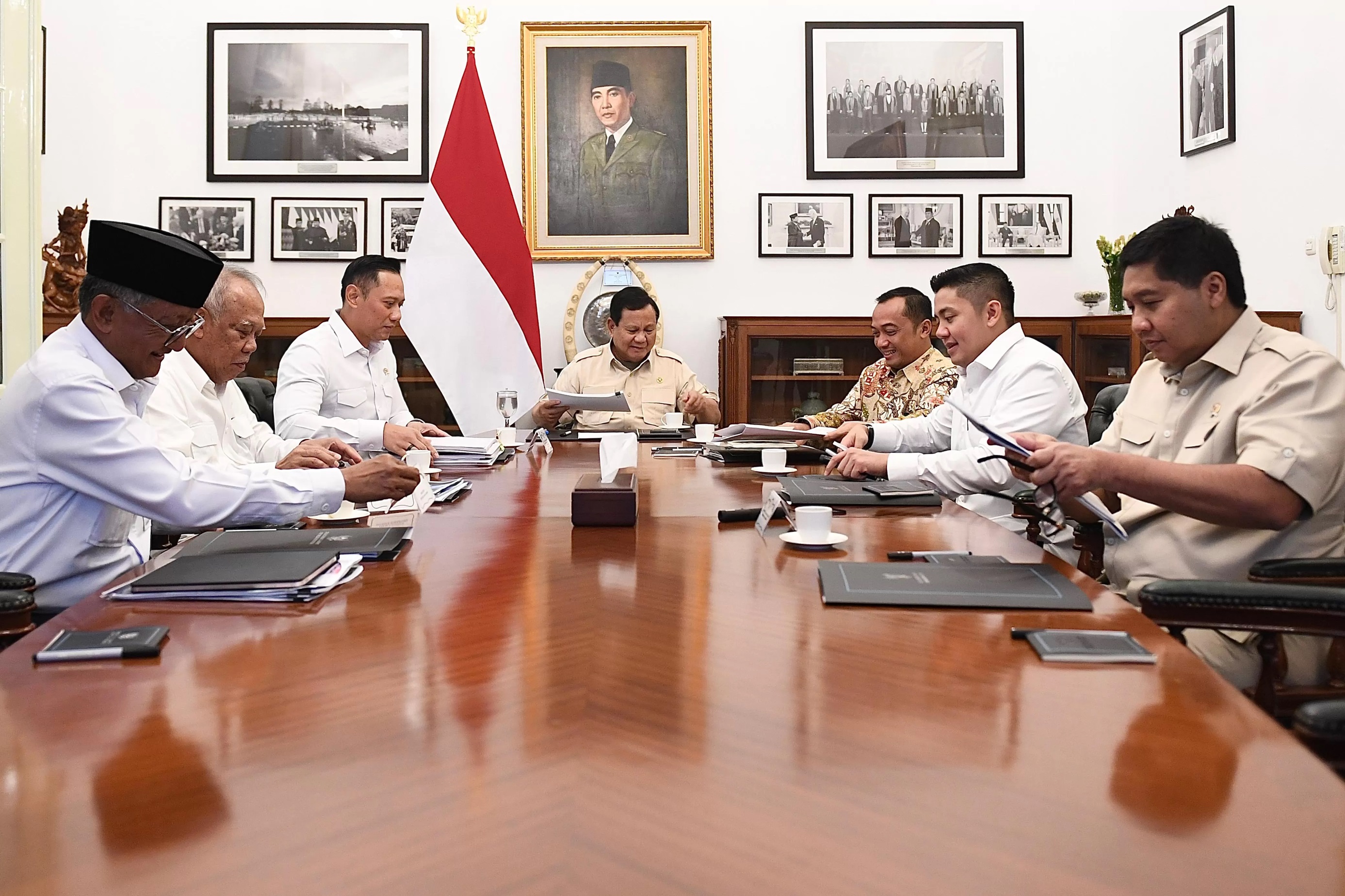 Rapat terbatas di Istana Presiden pada Selasa, 21 Januari 2025.