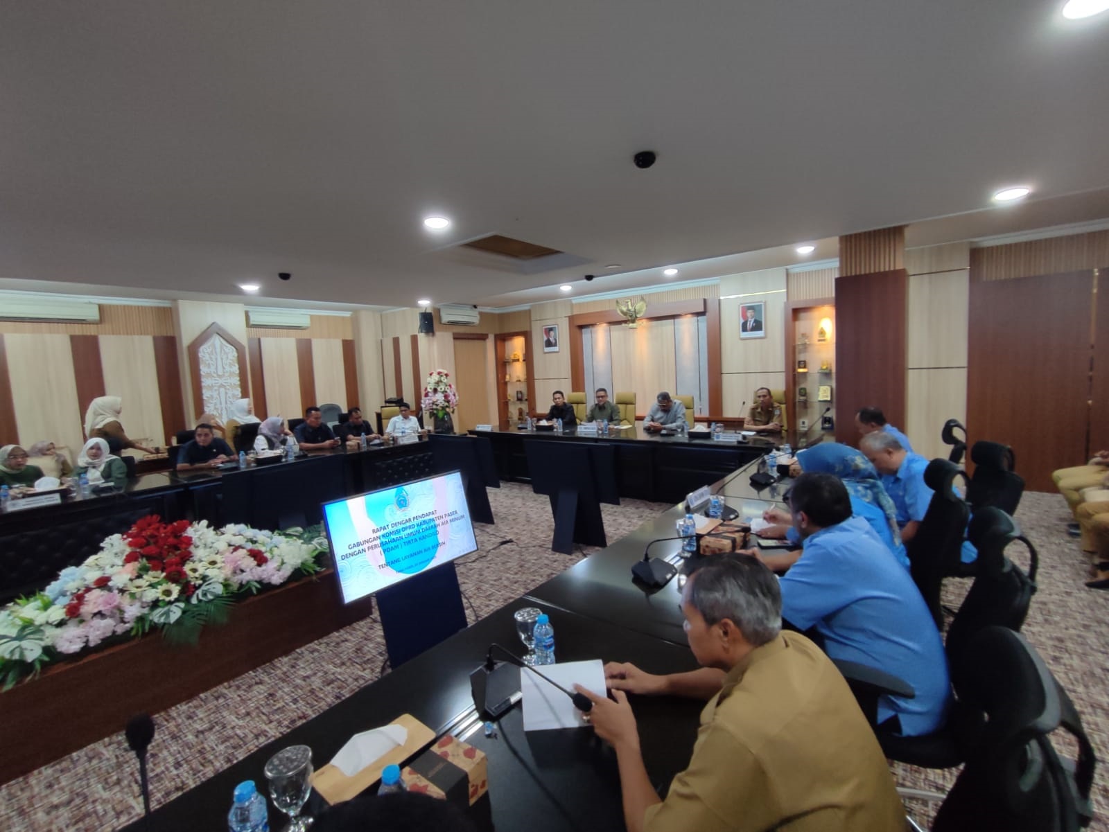 BAHAS: DPRD Paser saat memanggil manajemen Perumdam Tirta Kandilo Paser, Senin (20/1/2025).