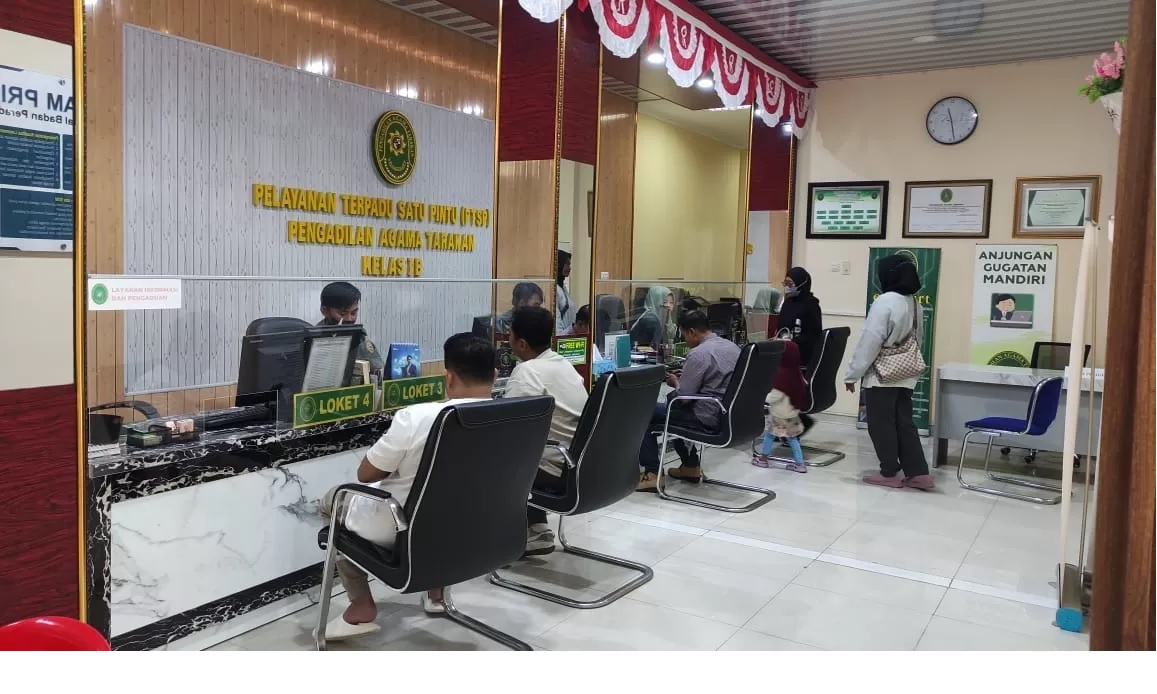 PELAYANAN: Situasi pelayanan Pengadilan Agama Kota Tarakan.
