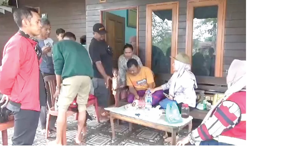 Korban saat dalam perawatan.