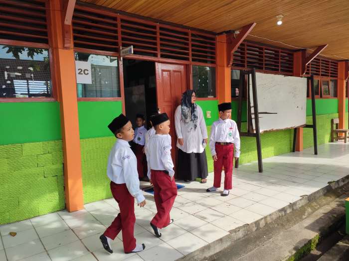 ILUSTRASI: Pelajar di salah satu SD di Paser. Selama Ramadan mereka tetap masuk sekolah, dan hanya libur sepekan.