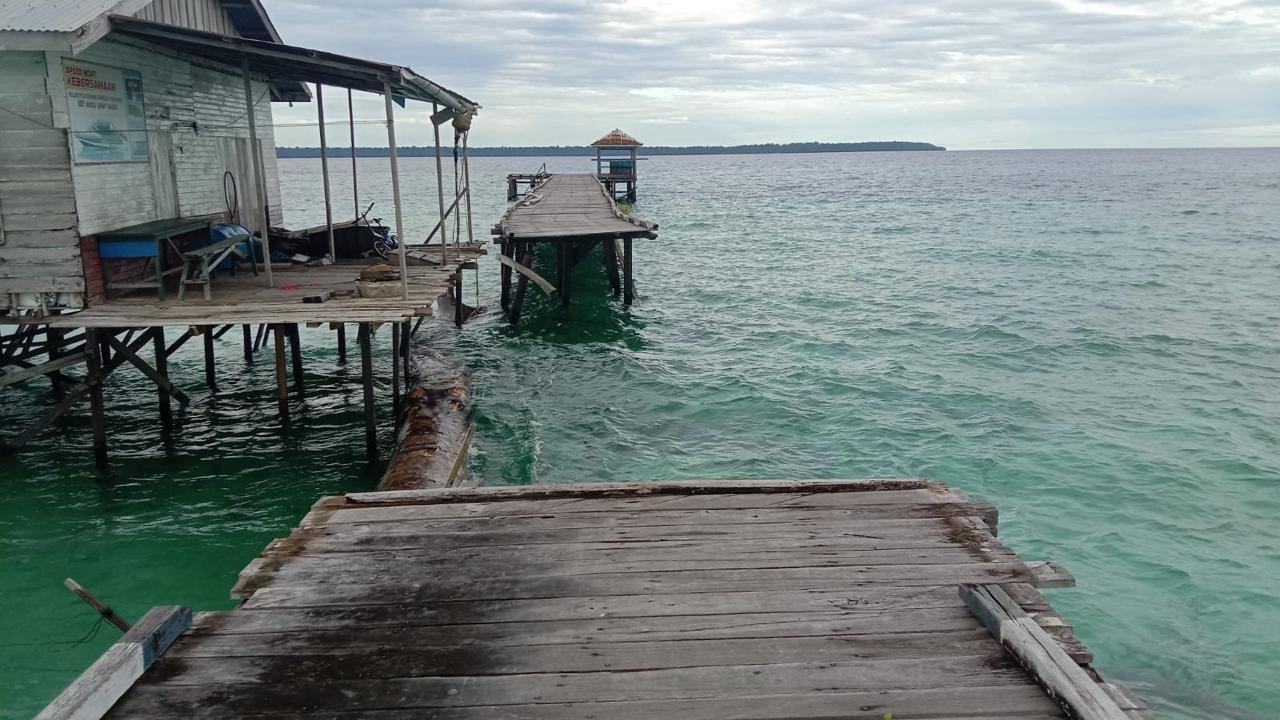 TERPUTUS: Dermaga Kampung Payung-Payung di Kabupaten Berau ini putus karena dihantam ombak.