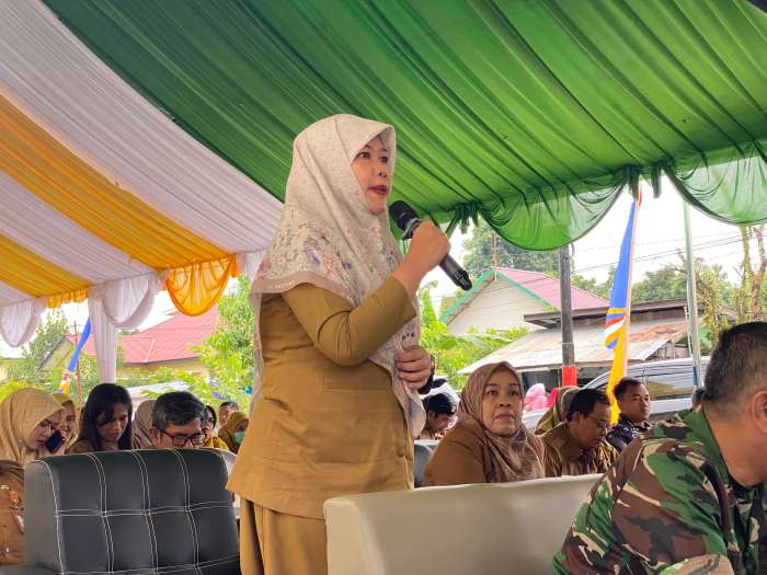 KESEHATAN: Lamlay Sarie saat menanggapi kekurangan tenaga medis dan nakes di PKM Suaran saat Musrenbang Sambaliung, Selasa, 11 Februari 2025.