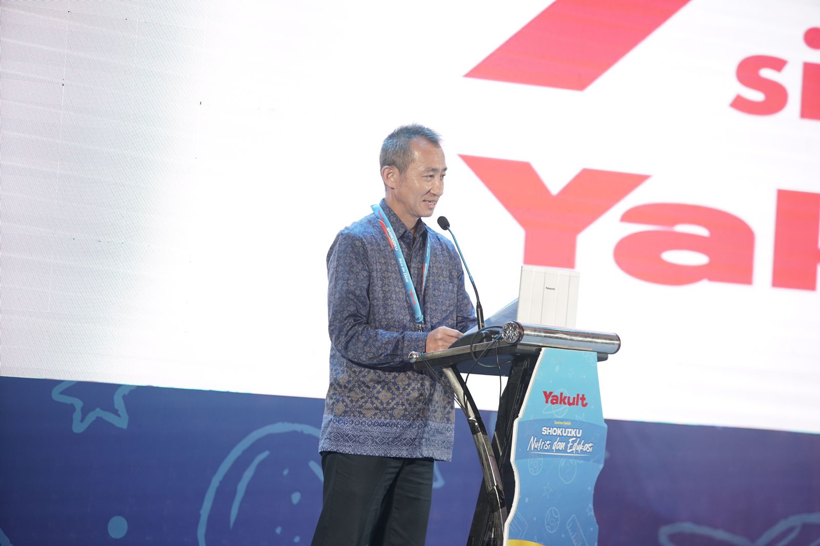 DUKUNGAN: Presdir PT Yakult Indonesia Persada Hiroshi Kawaguchi saat memberi sambutan, Kamis, 13 Februari 2025.