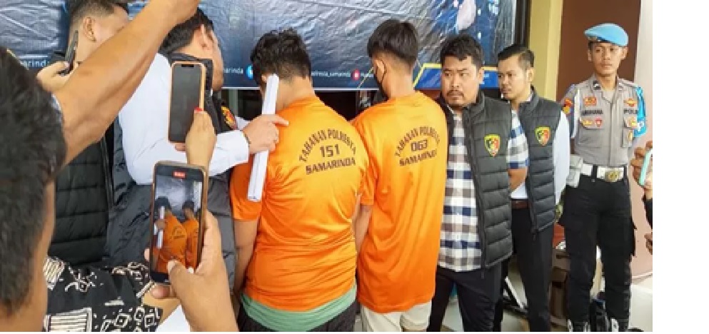 GURU PEDOFIL. Prilaku tak terpuji MR (kanan) dan NS, sebagai tenaga pendidik ditingkat SD yang sengaja melecehkan anak didiknya berbuah penjara untuk waktu yang lama.OKE/SAPOS