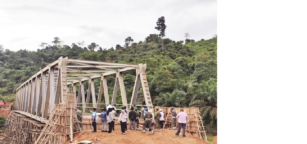 Jembatan Sungai Tiwau di Desa Kepala Telake Kecamatan Long Kali sudah tersambung.
