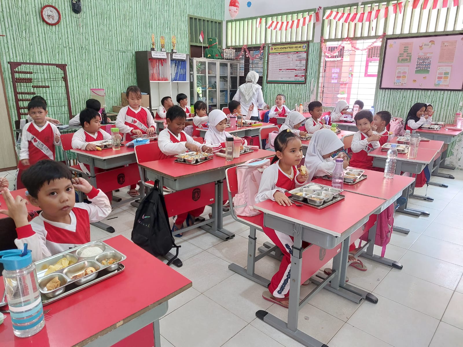 Pelaksanaan MBG di SDN 018 Tenggarong (Elmo/Prokal.co)