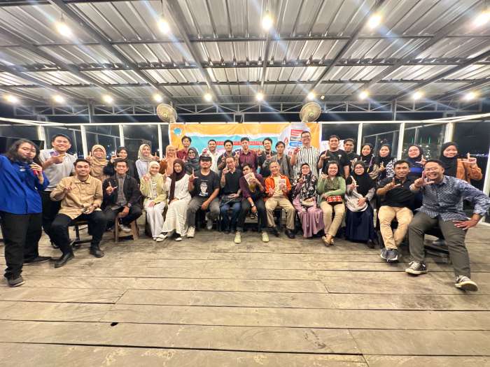 DISKUSI: Malam Diskusi Seni dan Sastra gelaran Tirtonegoro Foundation di Mahakam Lampion Garden, Samarinda, Sabtu, 22 Februari 2025 malam