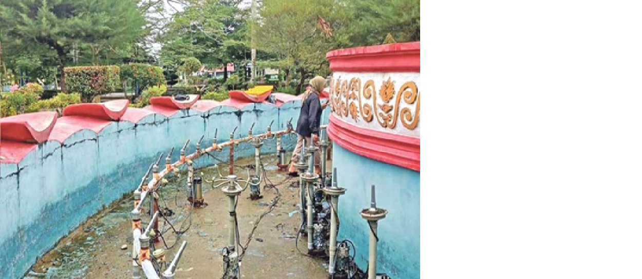 TAK DIJAGA: Air mancur &rdquo;Water Dancing&rdquo; yang sebelumnya dipenuhi sampah, kini sudah bersih setelah petugas kebersihan turun tangan.IST/RADAR SAMPIT