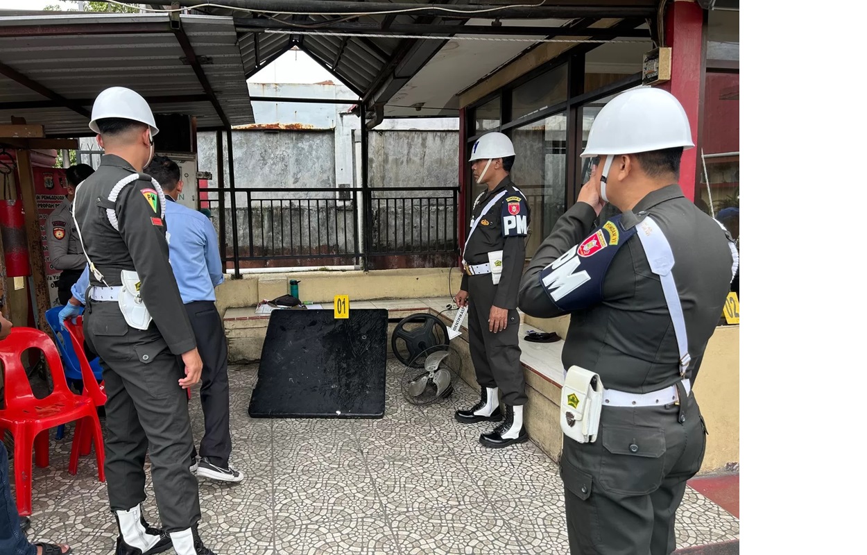 OLAH TKP : Personel Subdenpom melakukan olah TKP di Polres Tarakan.